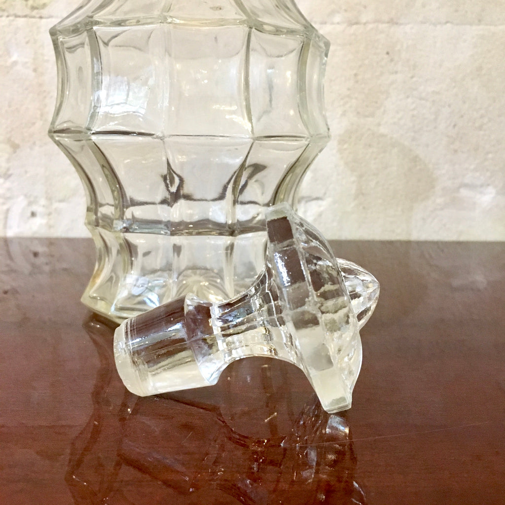 Carafe en verre facettée