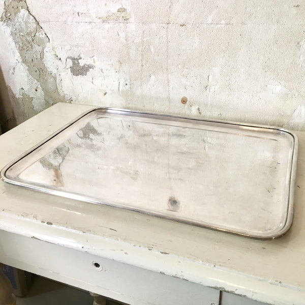 Grand plateau en métal blanc Félix Frères