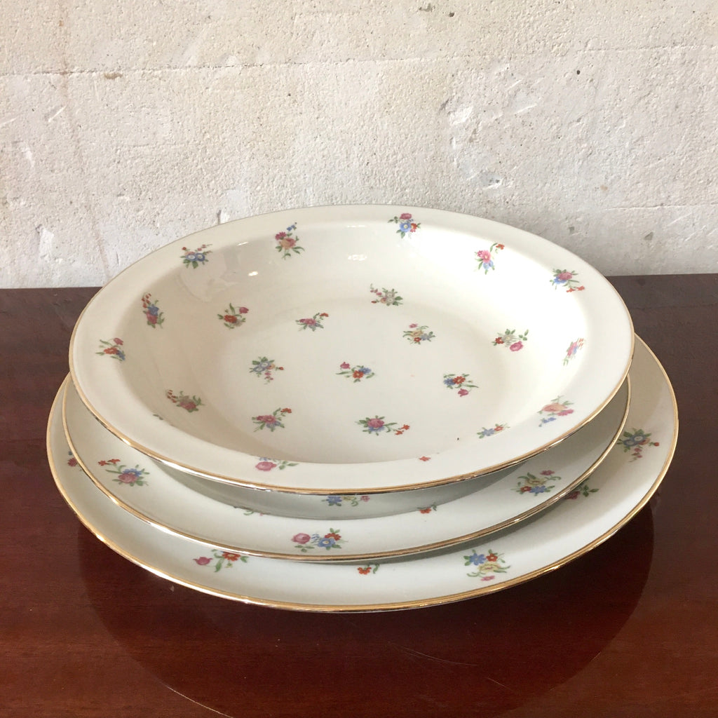 Plat rond en porcelaine de Limoges décor fleurs