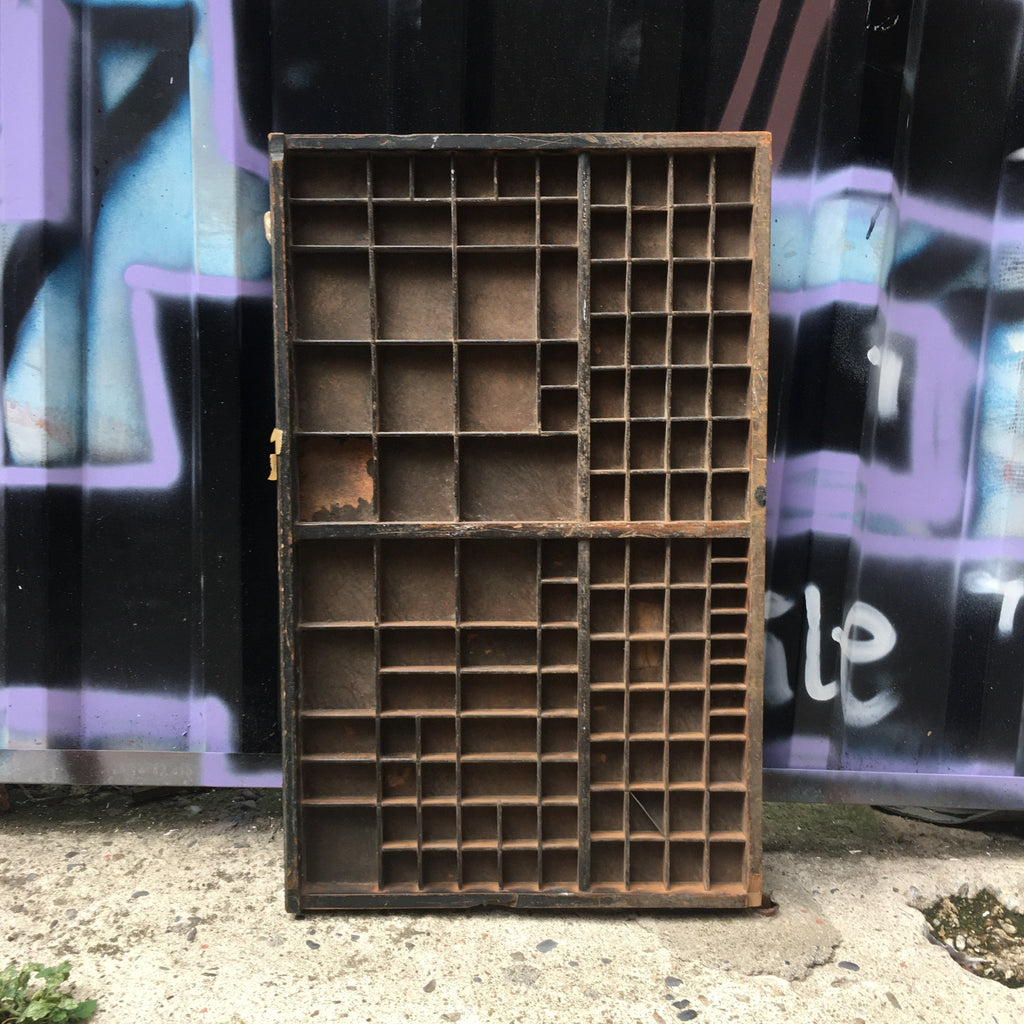 Grand casier d'imprimeur en bois