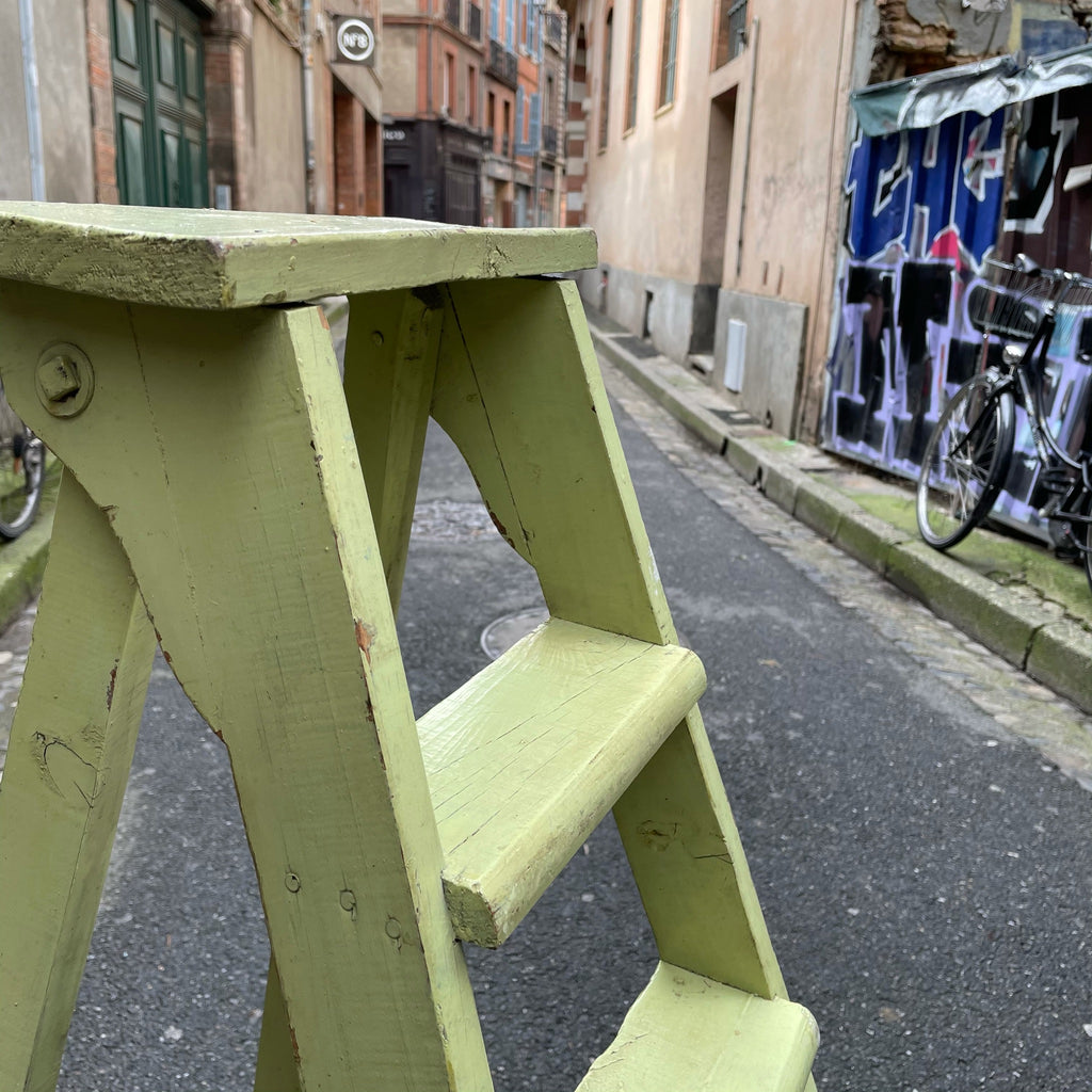 Escabeau de peintre en bois peint