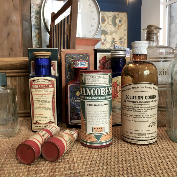 Ancienne boîte de médicaments avec flacon d'origine- solubles, granulés et poudre