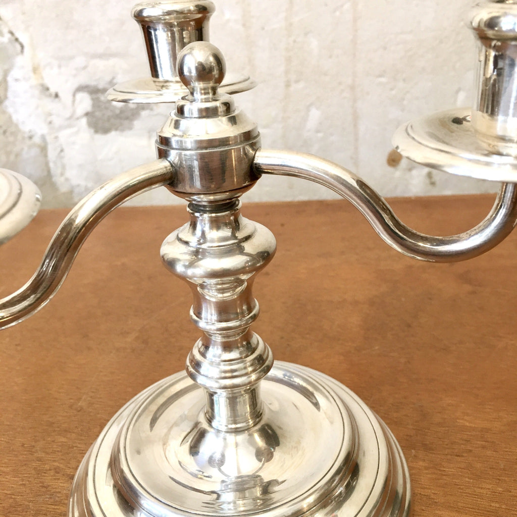 Paire de chandeliers en métal argenté Christofle