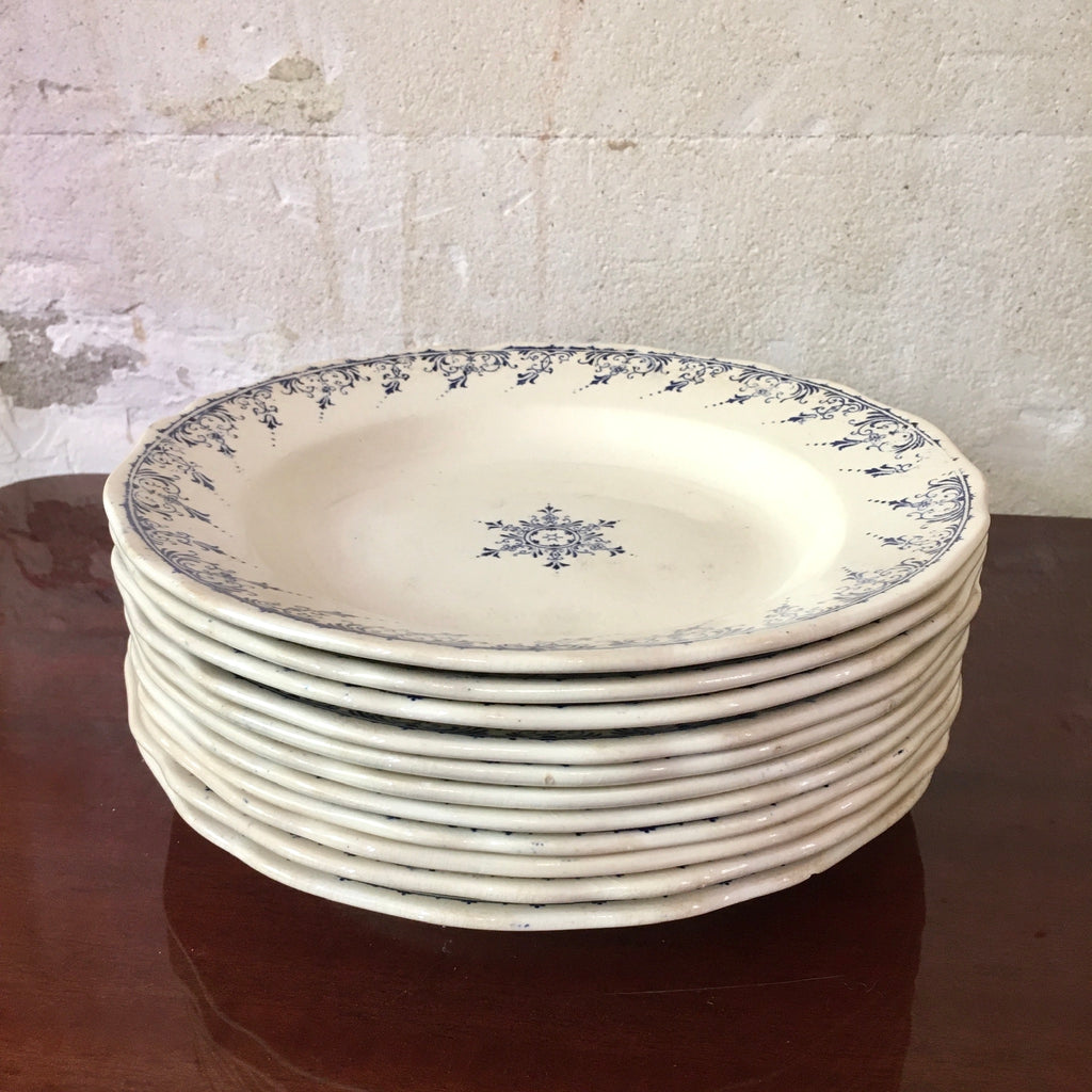 Assiette creuse en faïence de Sarreguemines, Moustiers