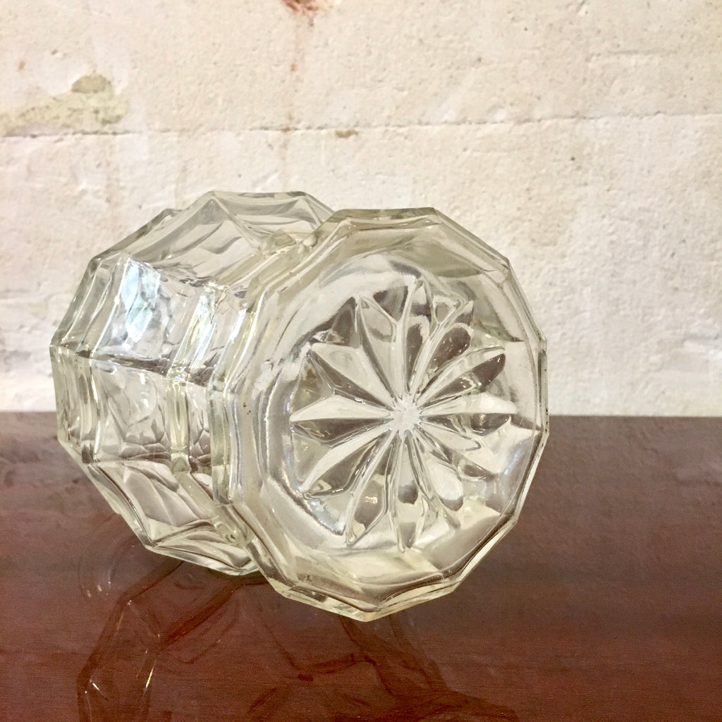 Carafe en verre facettée