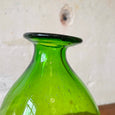 Vase en verre soufflé vert