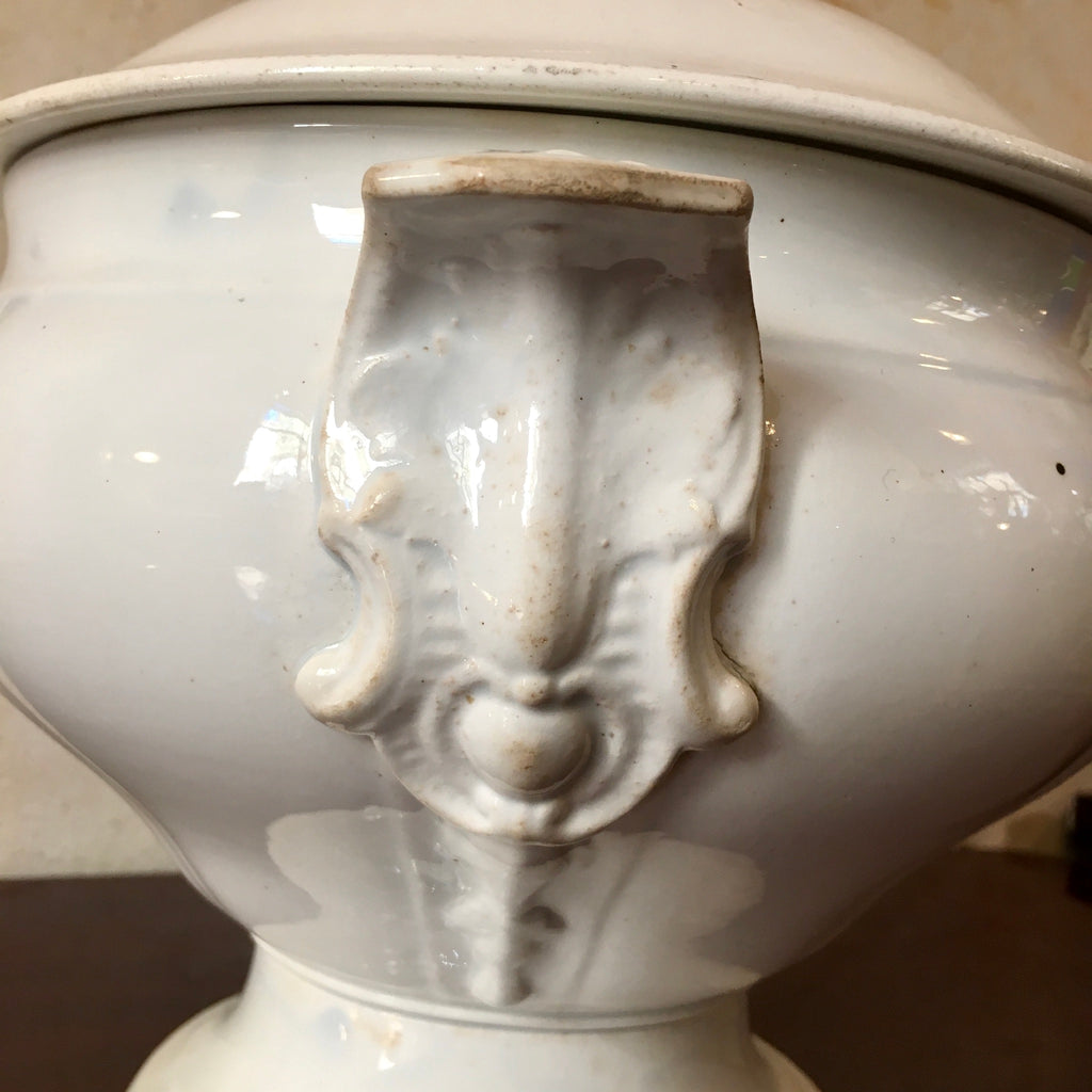 Soupière blanche Vieillard Bordeaux XIXe