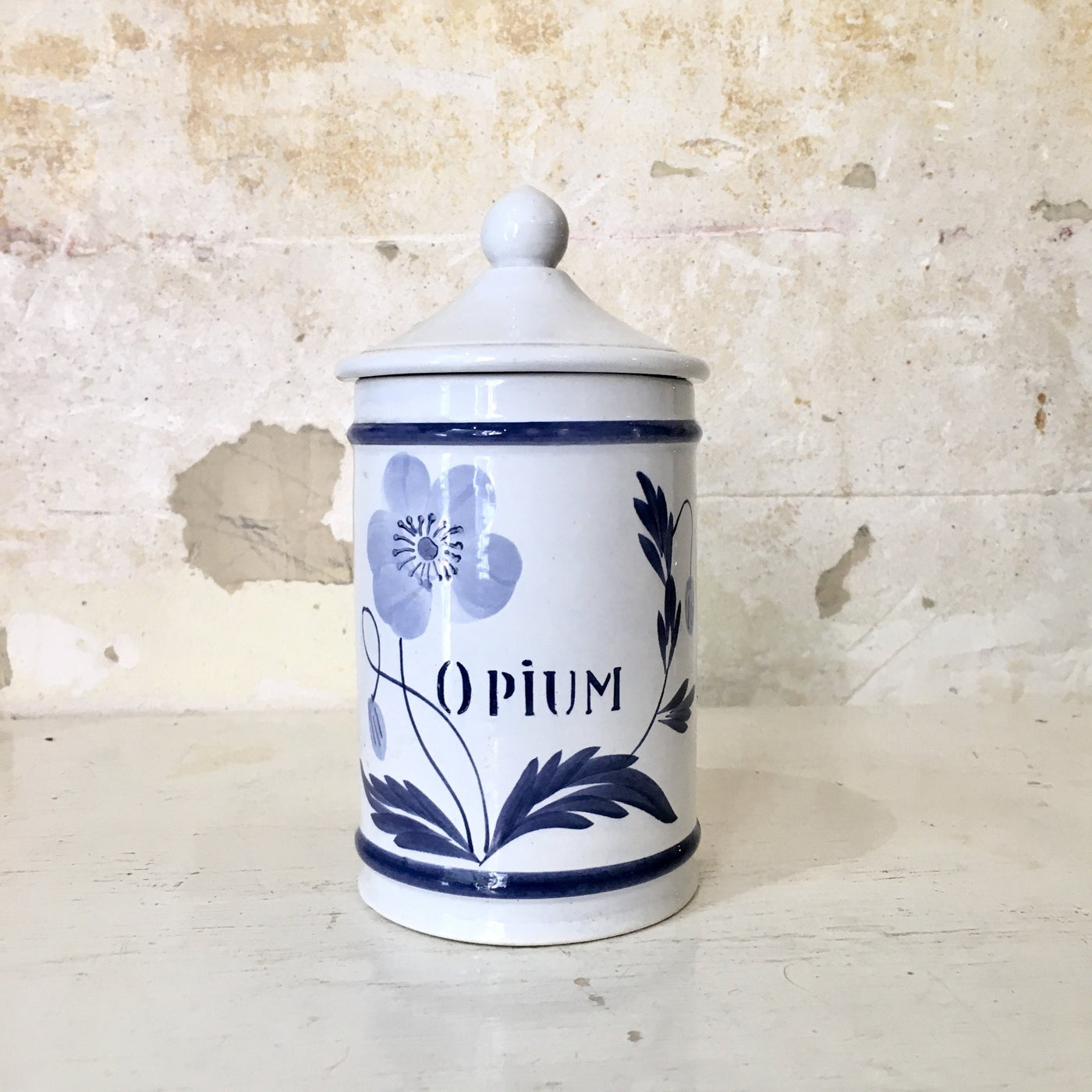 Pot d'apothicaire Opium en faïence de Longchamp