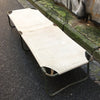 Lit de camp militaire vintage