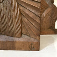 Paire de serre-livres en bois sculpté Art Déco