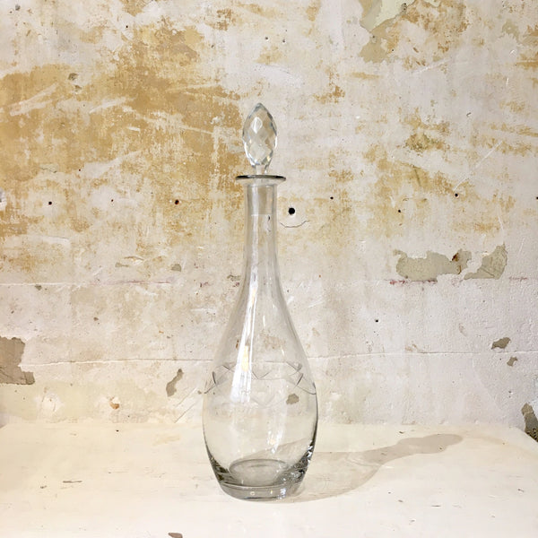 Carafe à décanter ou à eau élancée corps arrondi verre gravé transparent