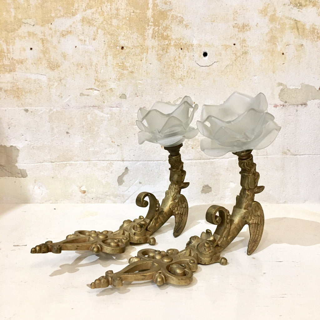 Applique en bronze dragon , abat-jour en rose pâte de verre