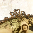 Cadre oval en laiton photographie sur émail