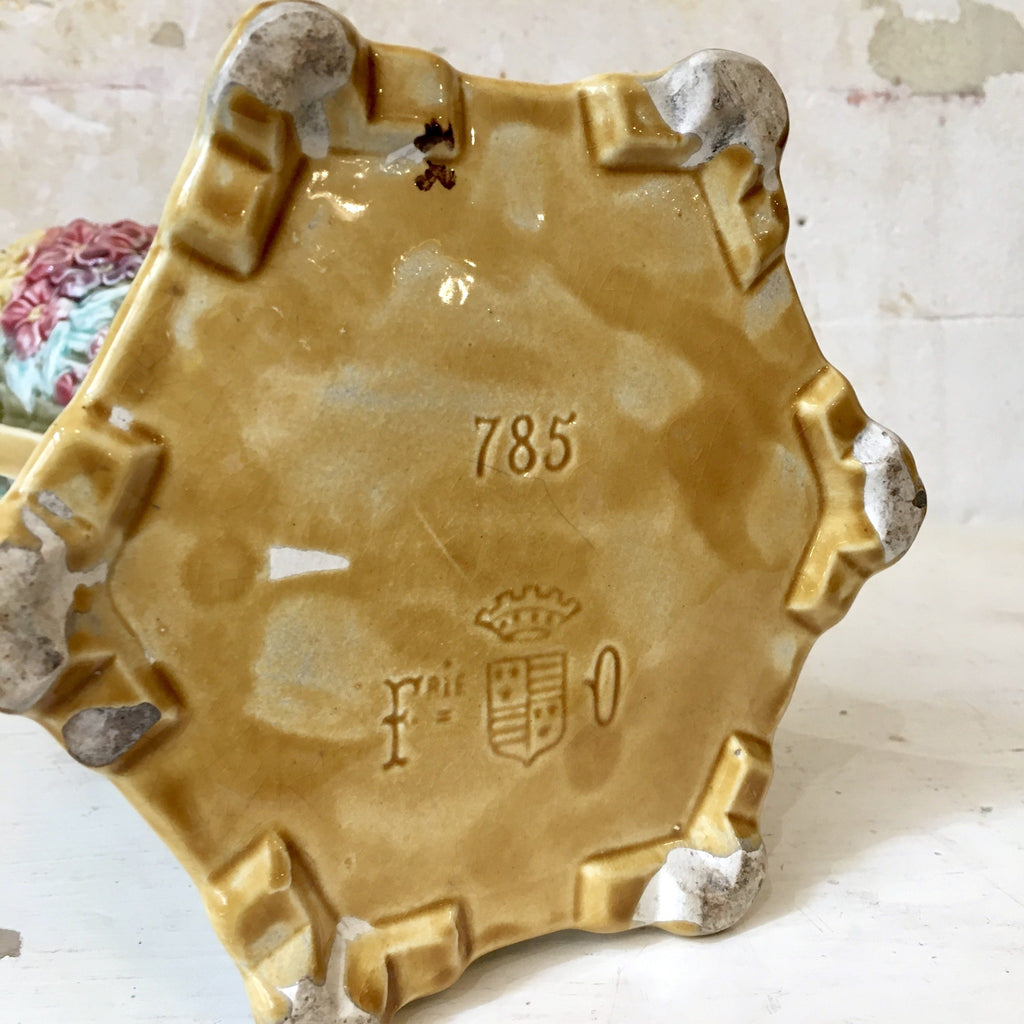 Vase en barbotine de la faïencerie d'Onnaing 785