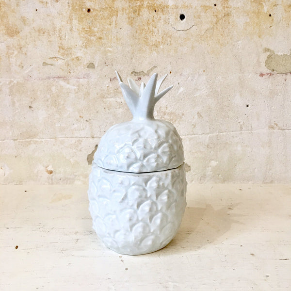Boîte en forme d'ananas céramique blanche années 70
