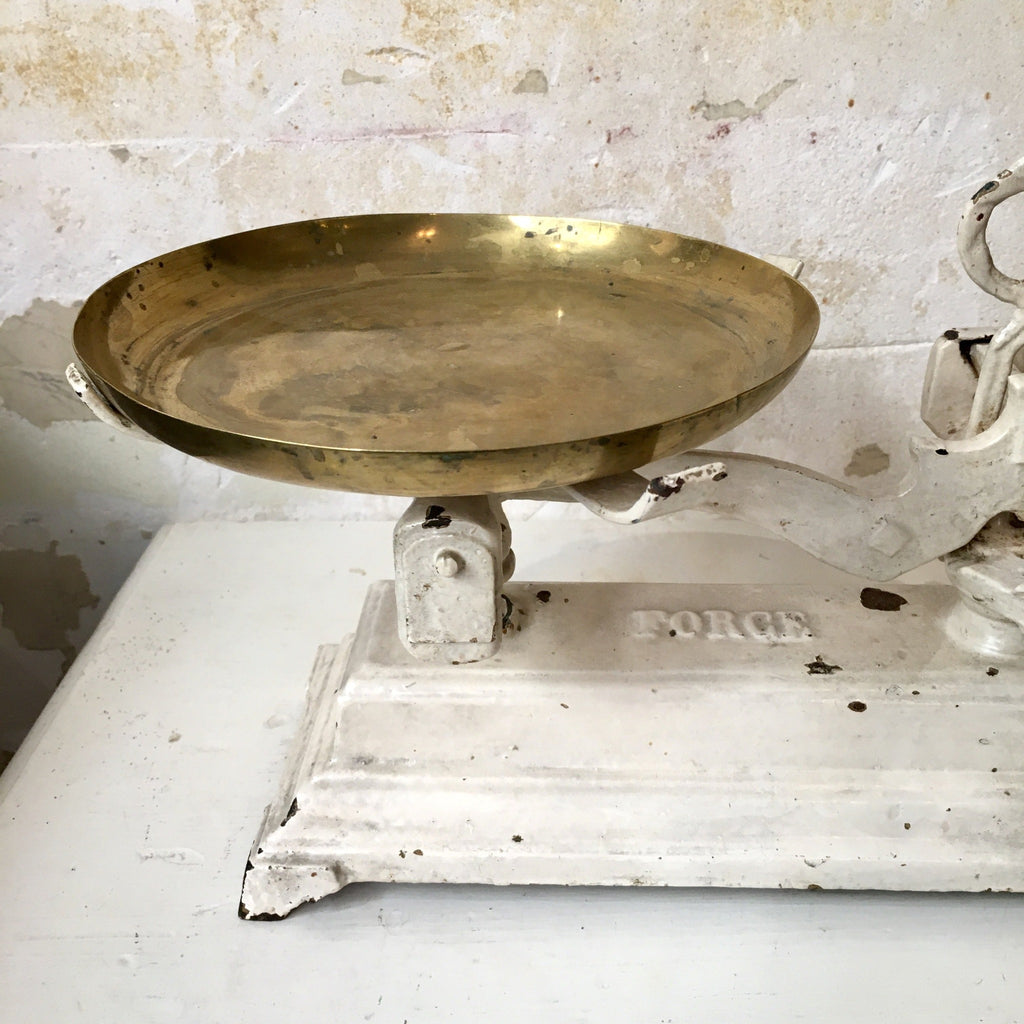 Balance en fonte émaillée avec 2 plateaux en cuivre