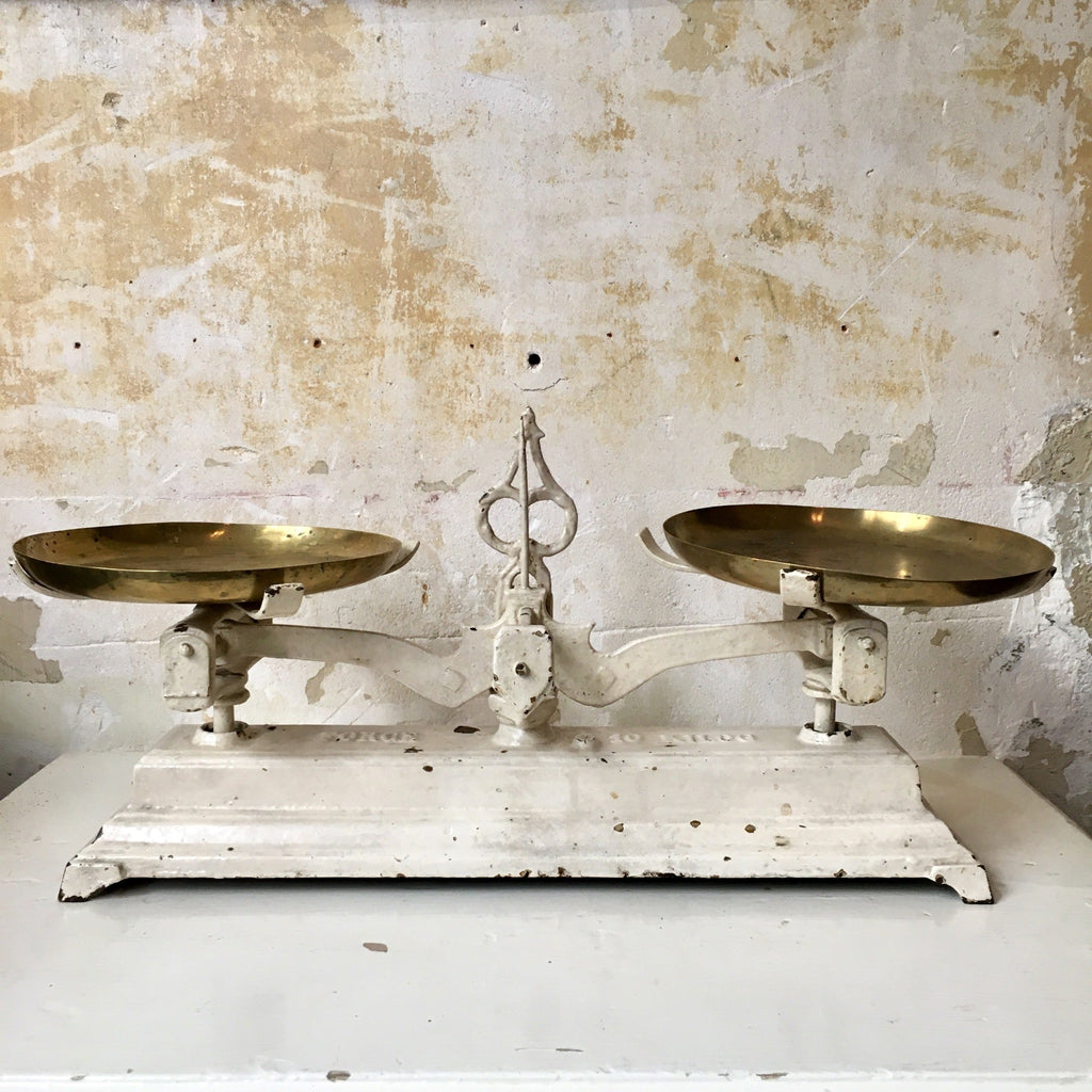 Balance en fonte émaillée avec 2 plateaux en cuivre
