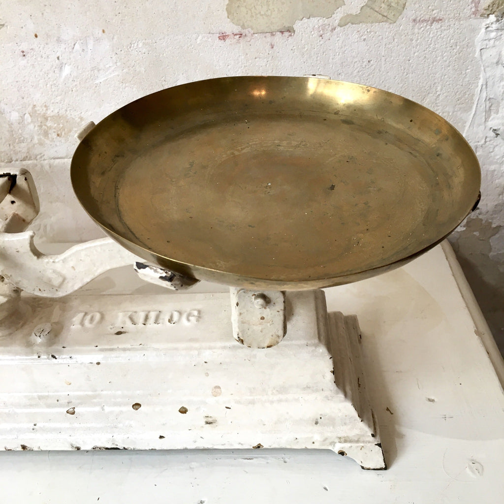 Balance en fonte émaillée avec 2 plateaux en cuivre