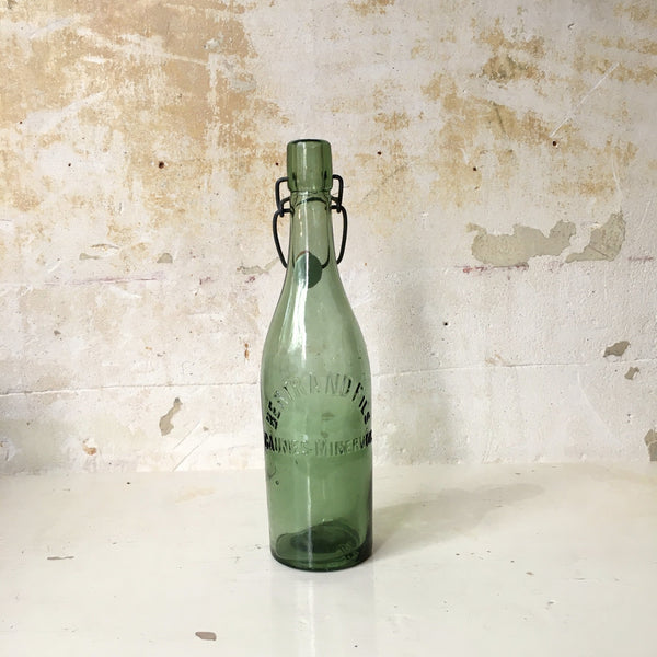 Ancienne bouteille de bière verte en verre