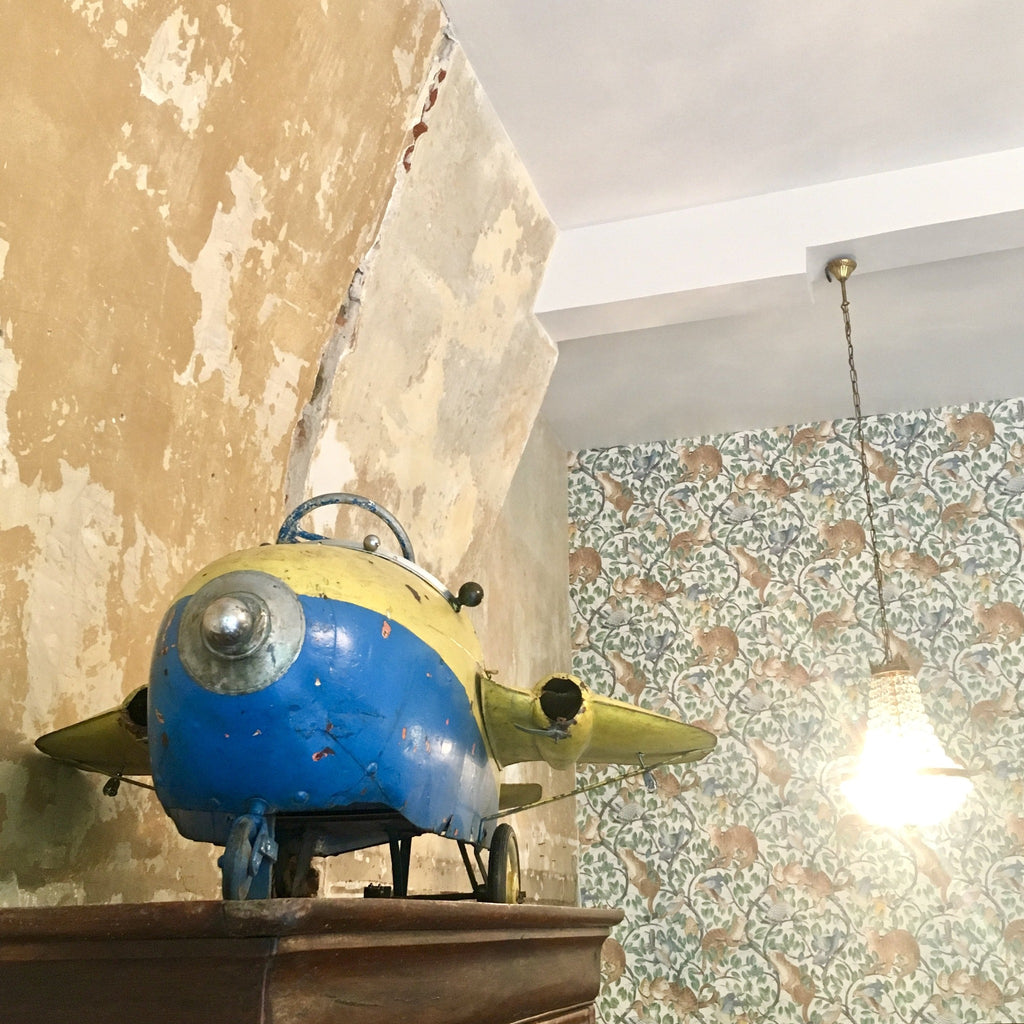 Avion de manège jaune et bleu 1 médias sur 2