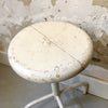Tabouret d'atelier en fer et bois peint blanc
