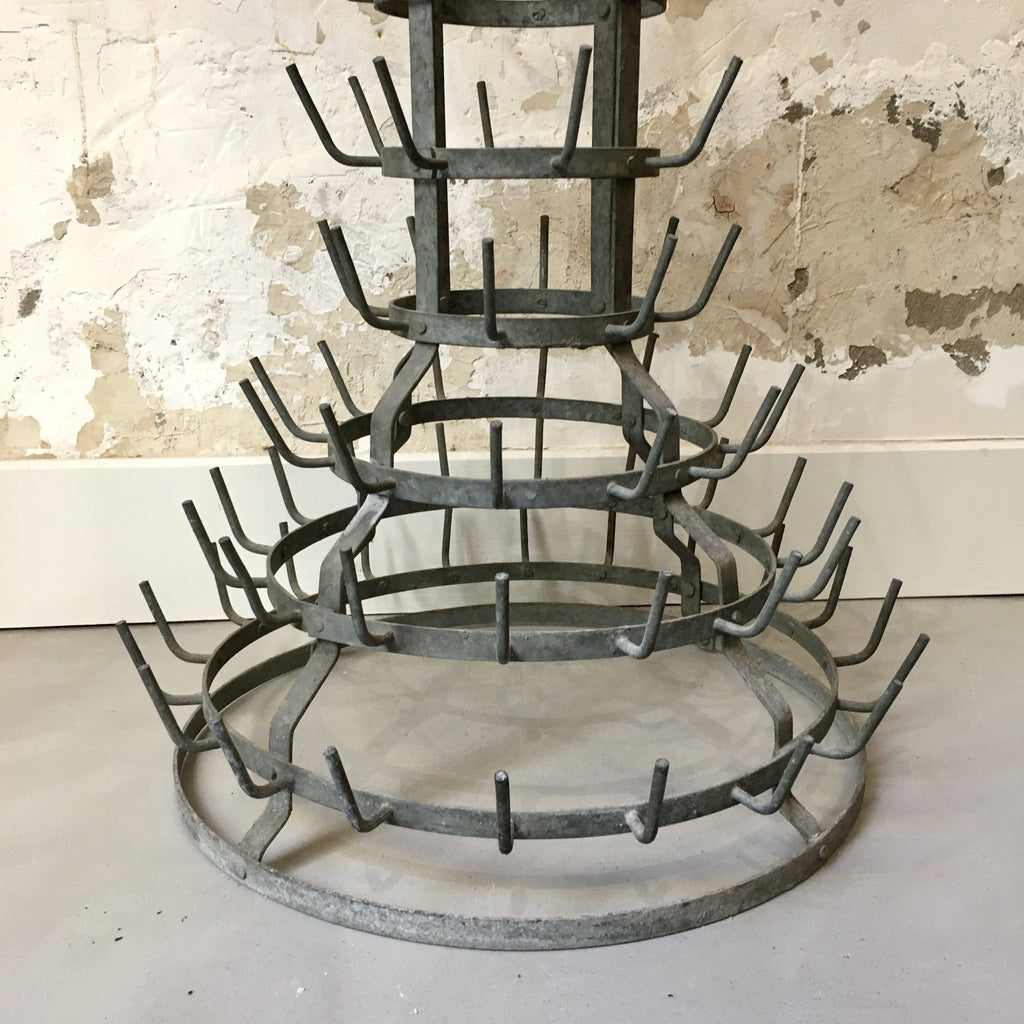 Ancien porte-bouteilles en fer