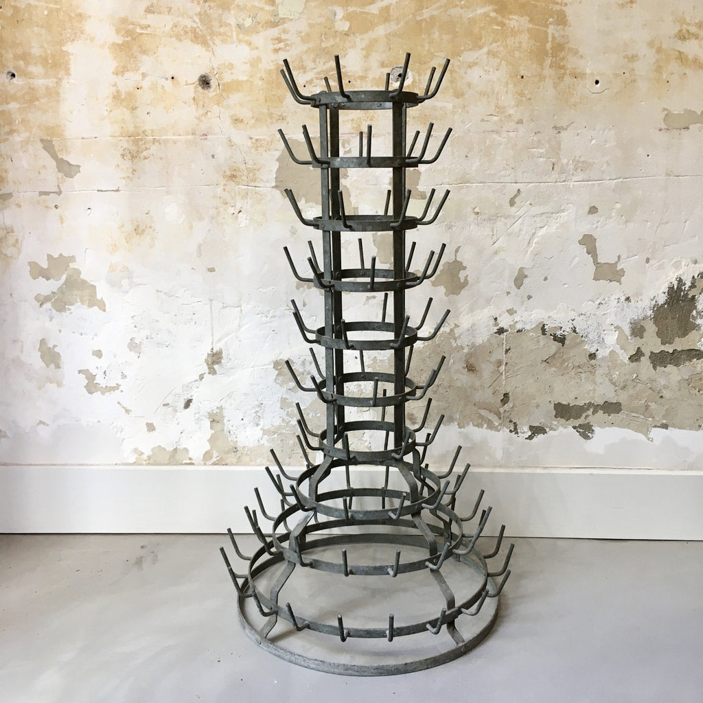 Ancien porte-bouteilles en fer