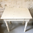 Petite table / bureau en bois peinte en blanc dans son jus