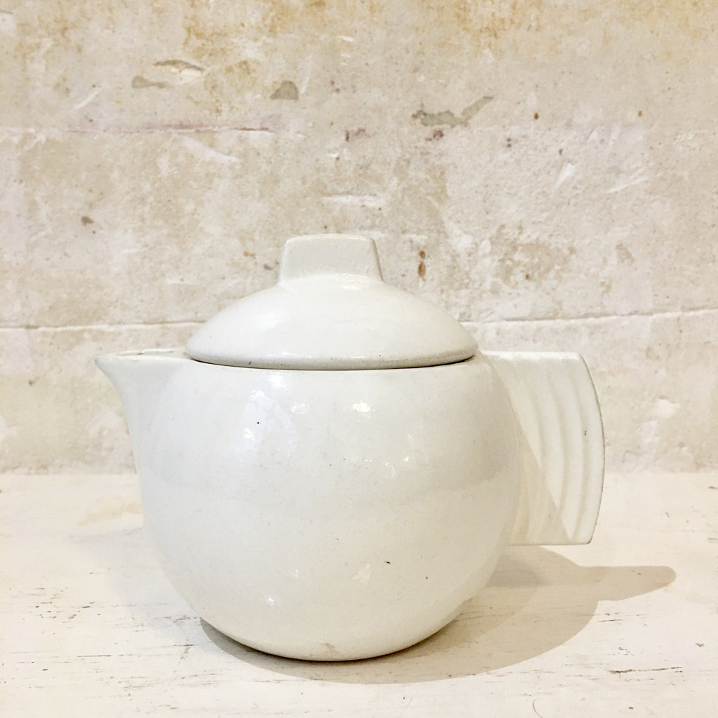 Théière ronde blanche d'époque Art Déco