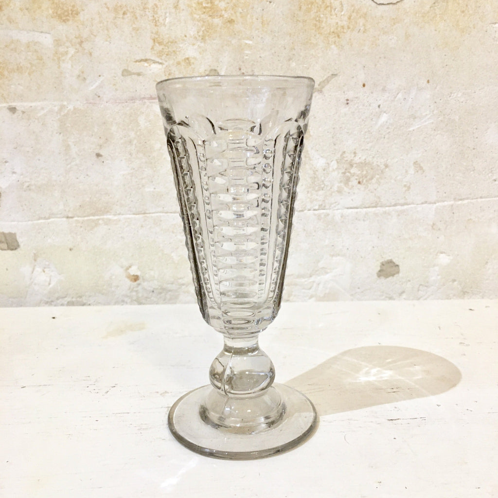 Verre à absinthe en verre moulé, côtes plates et gravé