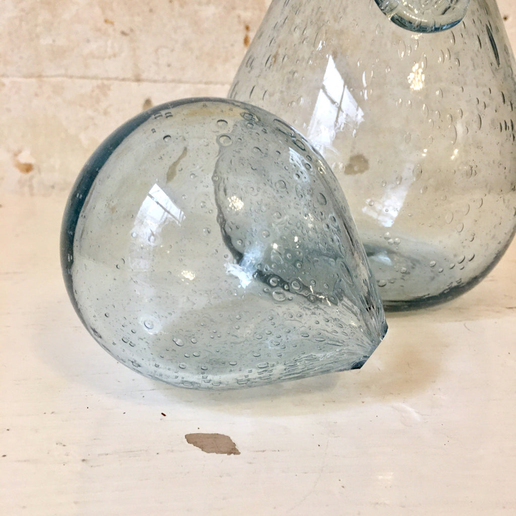 Carafe à vin de Biot en verre transparent bleuté