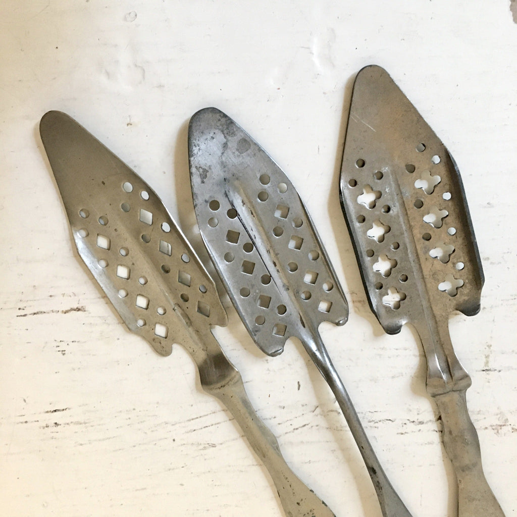 Ancienne cuillère à absinthe en métal