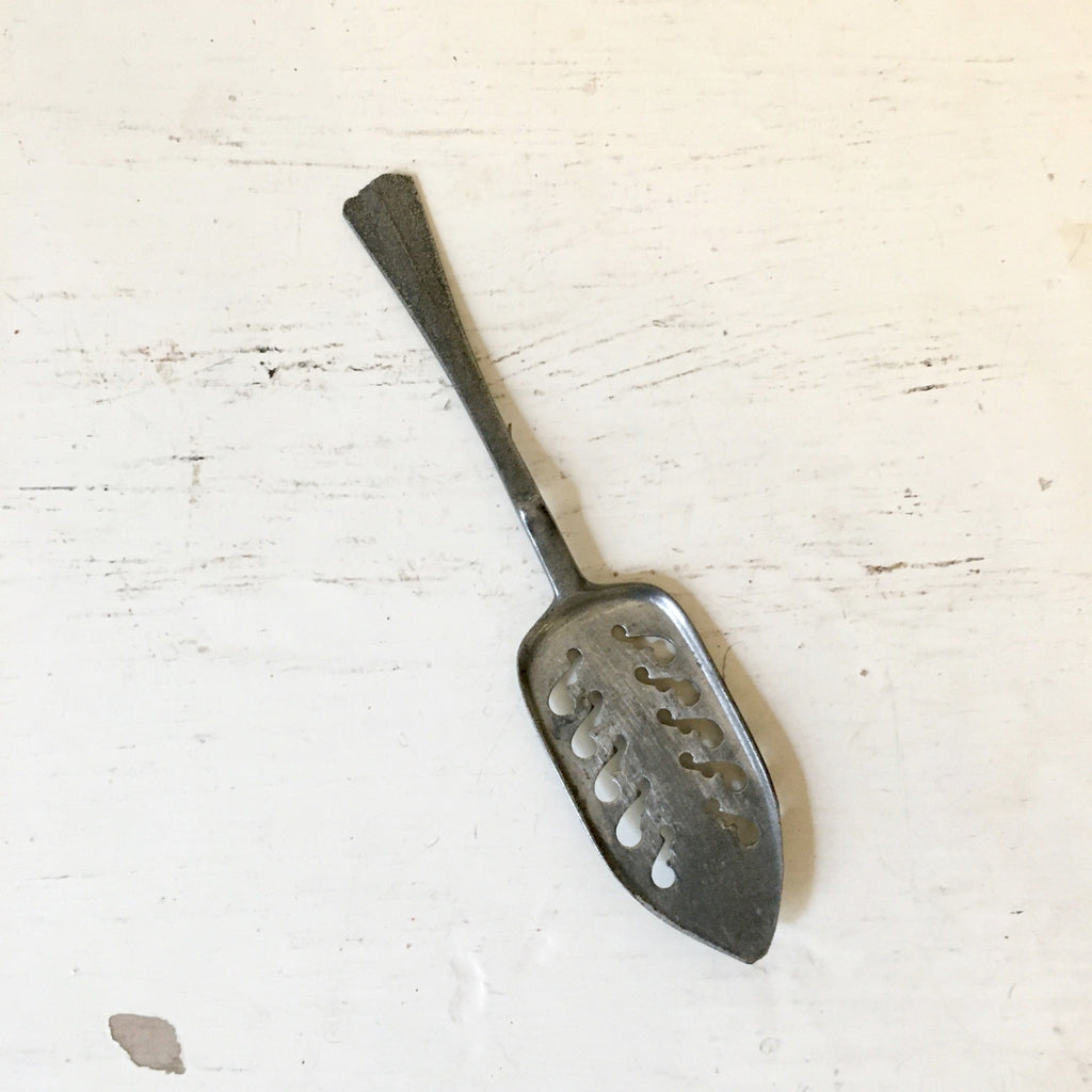 Ancienne cuillère à absinthe en métal