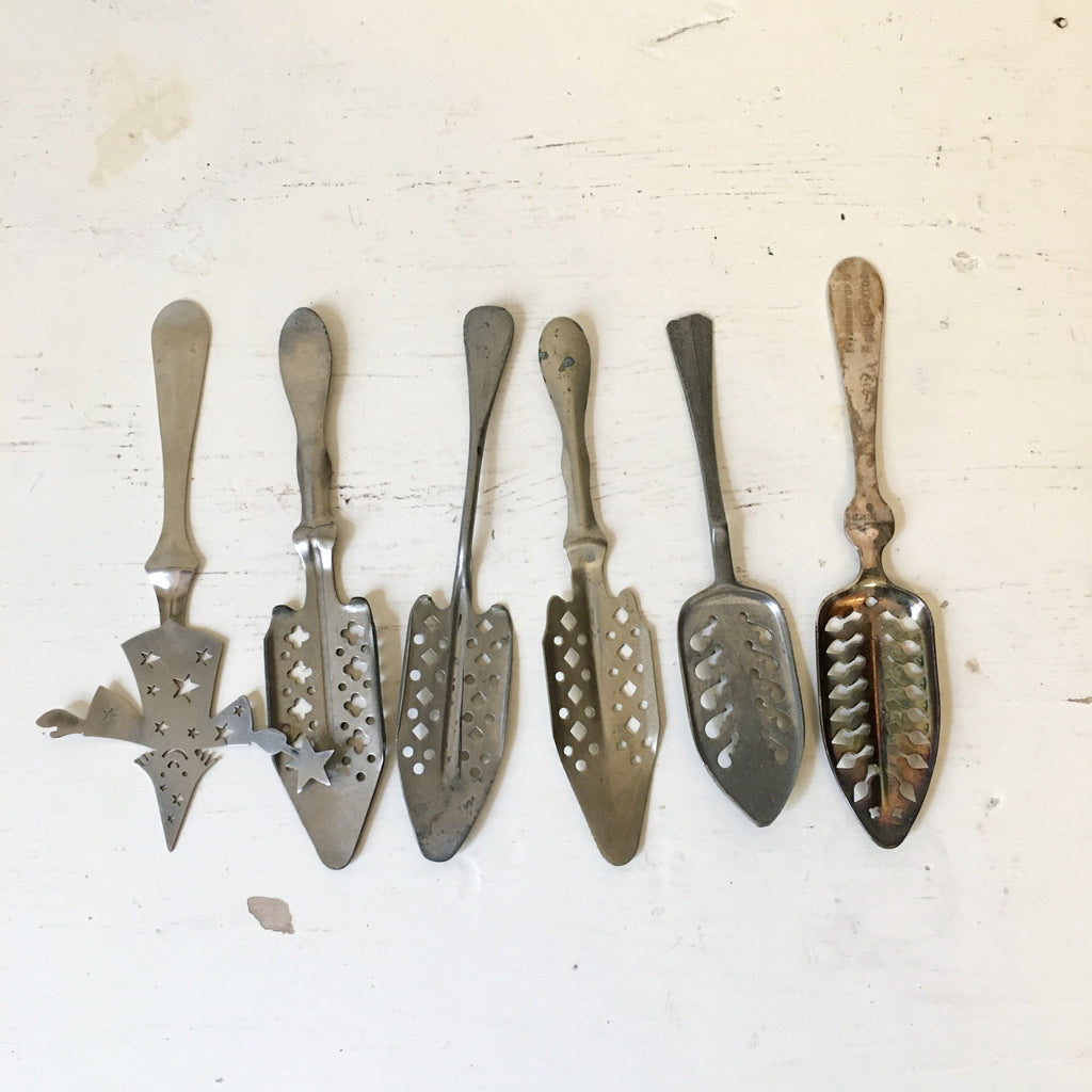 Ancienne cuillère à absinthe en métal