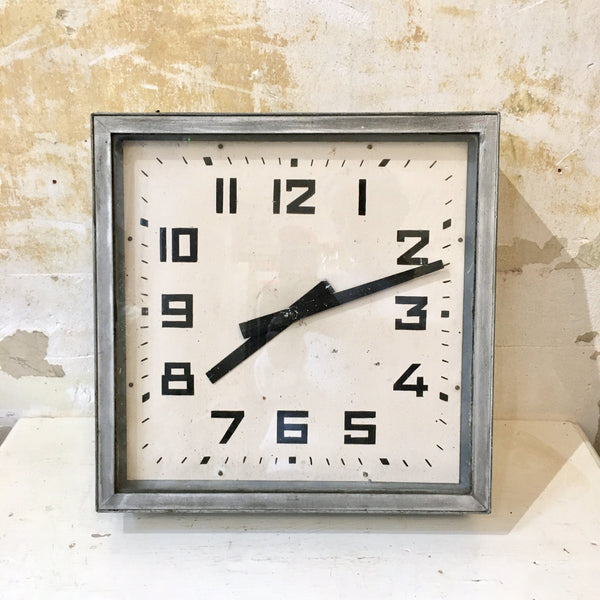 Horloge carrée double face industrielle