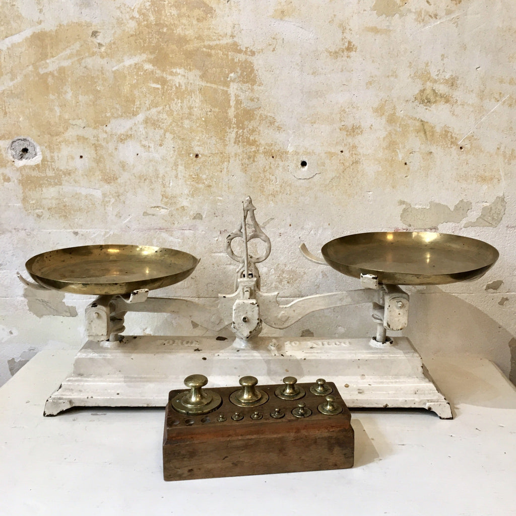 Balance en fonte émaillée avec 2 plateaux en cuivre