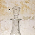 Carafon décoré avec bouchon en verre moulé