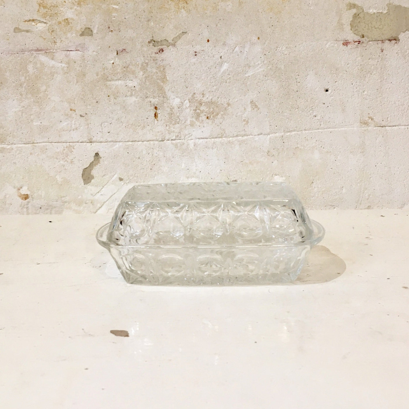 Beurrier en verre transparent moulé