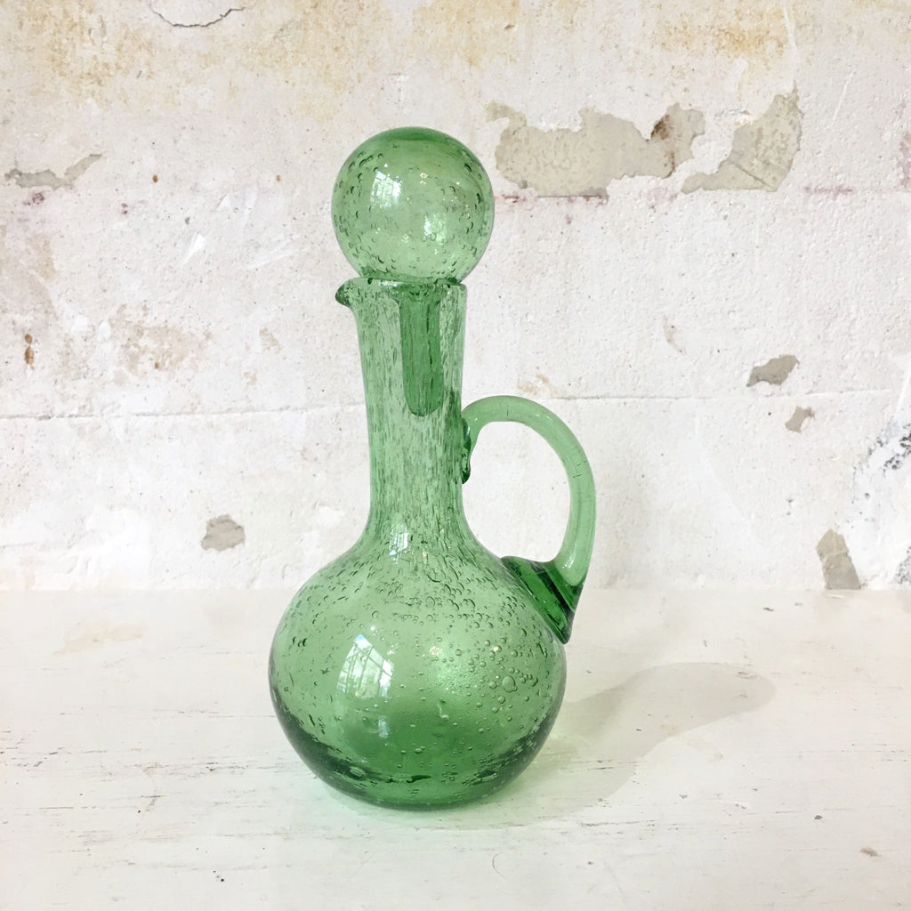 Huilier ou vinaigrier vert en verre de Biot