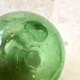Huilier ou vinaigrier vert en verre de Biot