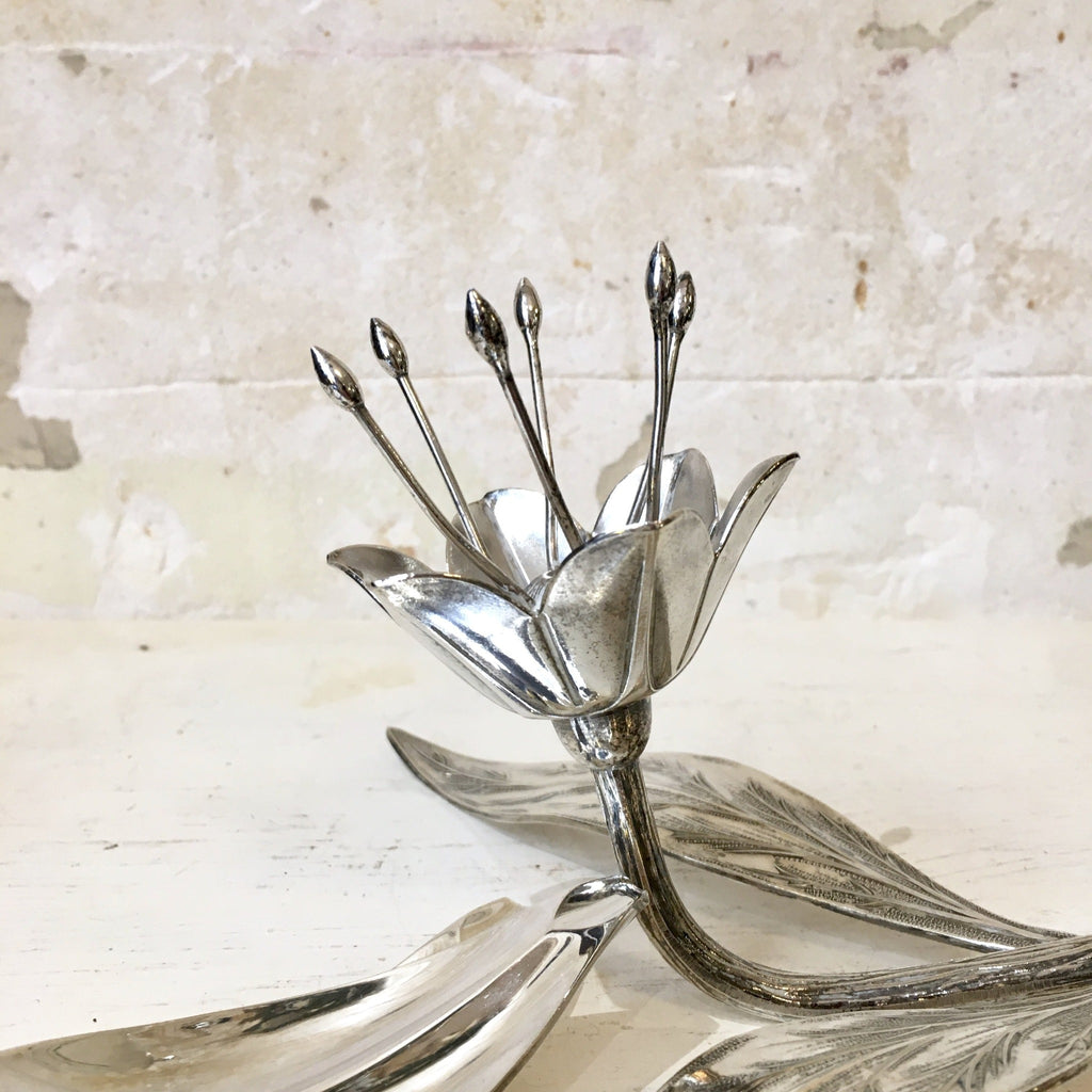 Cendrier fleur en métal argenté années 1960