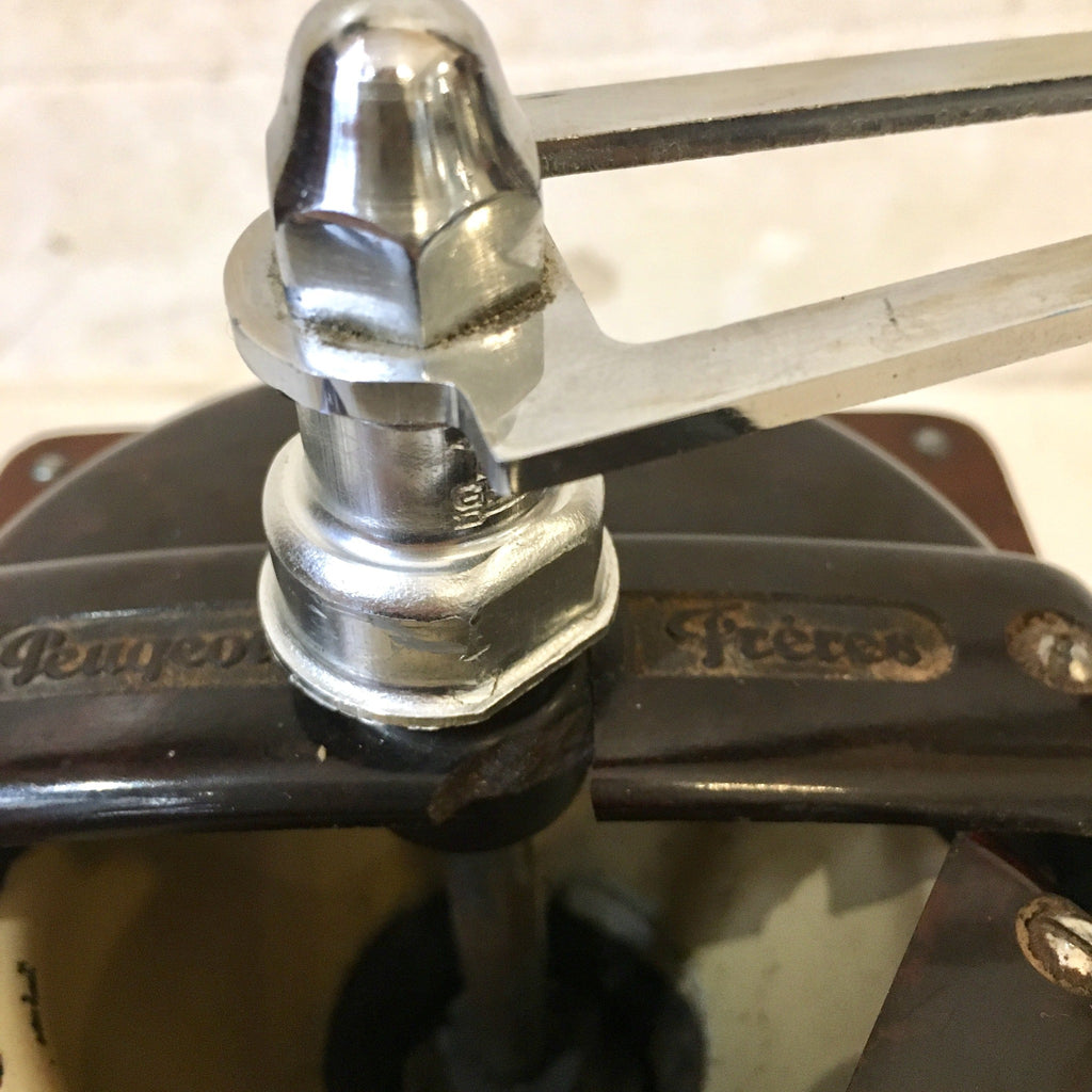 Moulin à café manuel Peugeot Frères modèle Peuginox