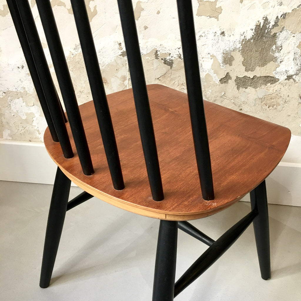 Chaise à barreaux Fanett Tapiovaara scandinave