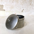 Petite tabatière pot cylindrique en métal
